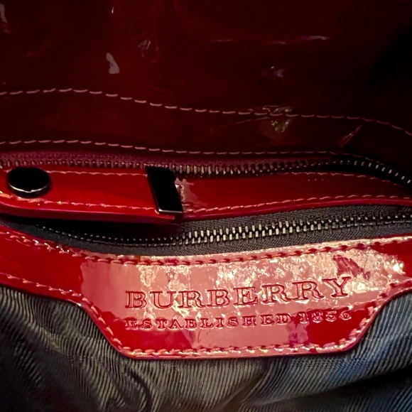 AUTHENTIC BURBERRY LARGE BURGUNDY PATENT LEATHER BAG WITH SHOULDER STRAP - Picture 12 of 14